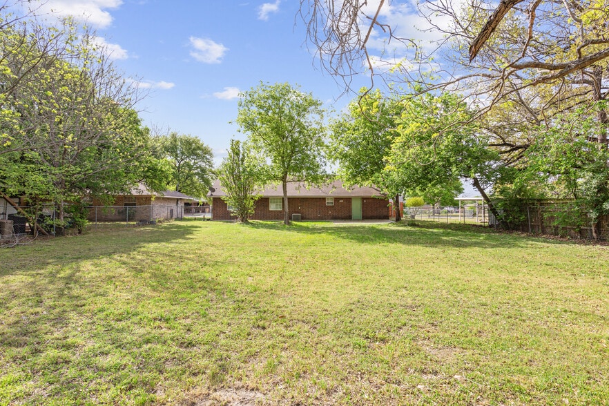 Building Photo - 306 Avenue G