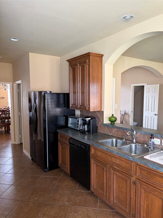 Building Photo - 2515 Silverton Bend