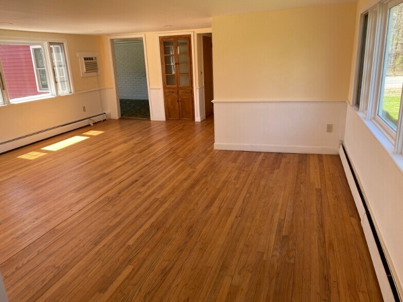 Building Photo - 469 River Rd