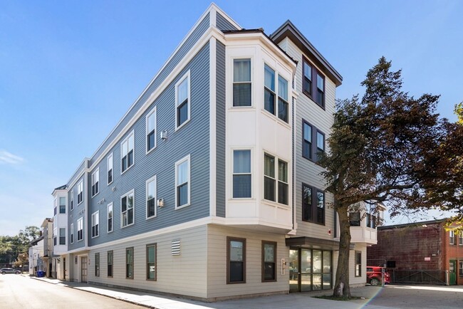 Building Photo - 15 Preble St