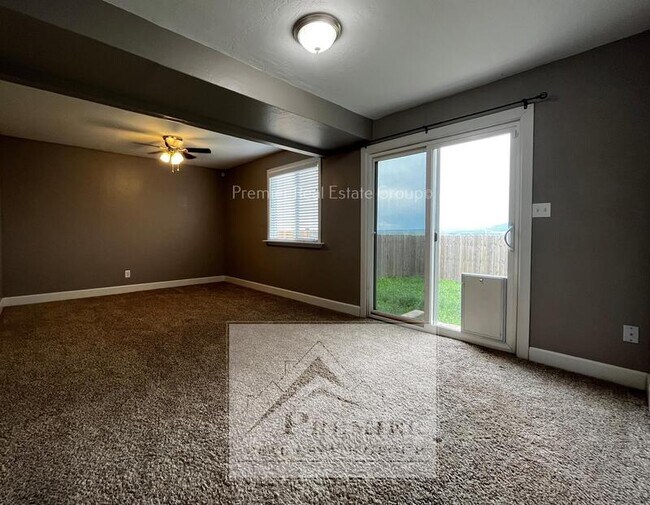 Building Photo - 3466 Foxridge Dr