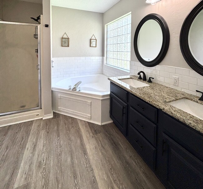 Building Photo - 421 Stoney Point Cir