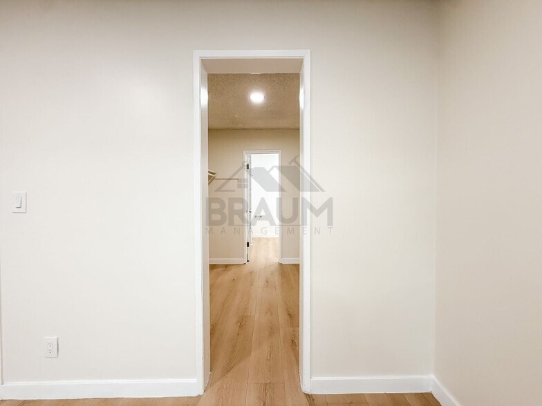 Building Photo - 6041 Whitsett Ave