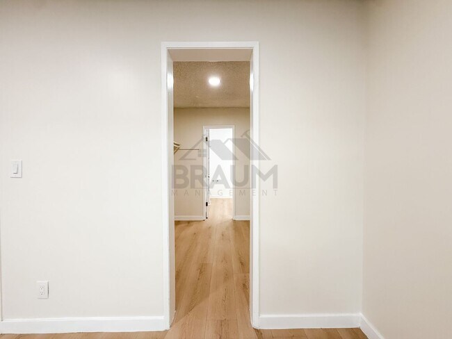 Building Photo - 6041 Whitsett Ave
