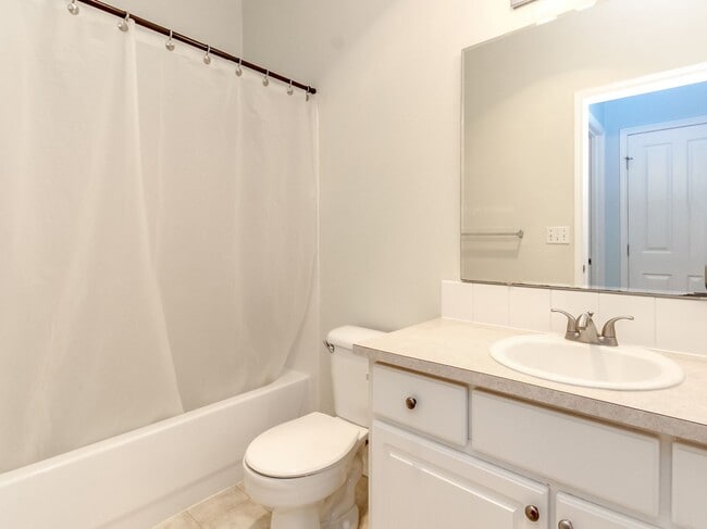 Building Photo - Low maintenance condo living in DuPont