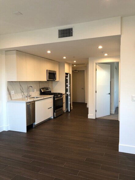Building Photo - 1854 Sawtelle Blvd