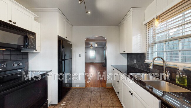 Building Photo - 1608 Onslow Dr