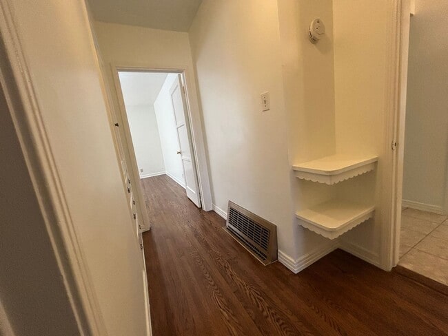 Building Photo - Rare Nostalgic Vintage 2Bedroom Home