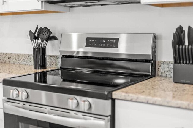 Building Photo - 1638 Saddlewood Cir