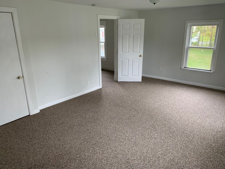 Building Photo - 421 NY-146