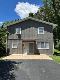 Building Photo - 628/630 Jennings Road