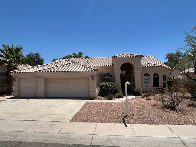 Building Photo - 11109 W Amelia Ave