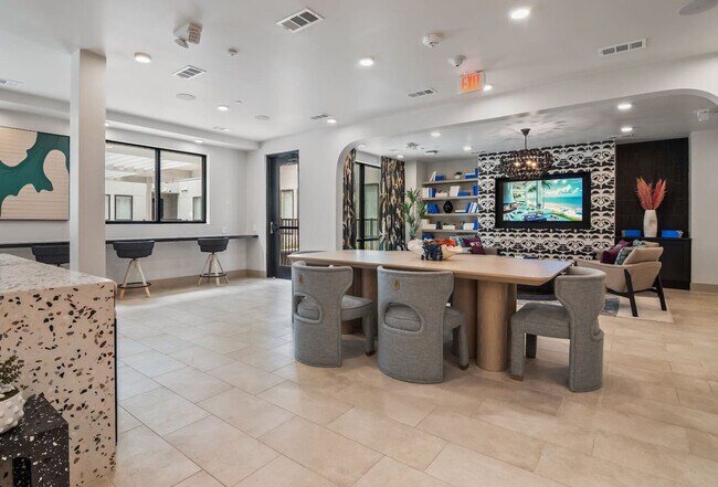 Building Photo - 701 Richmond Ave.