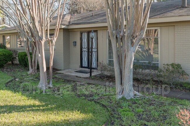 Building Photo - 1861 Gillespie Dr