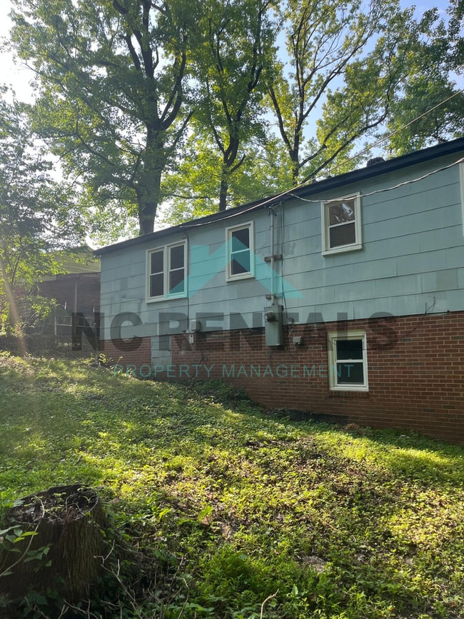 Building Photo - 617 Ileagnes Rd
