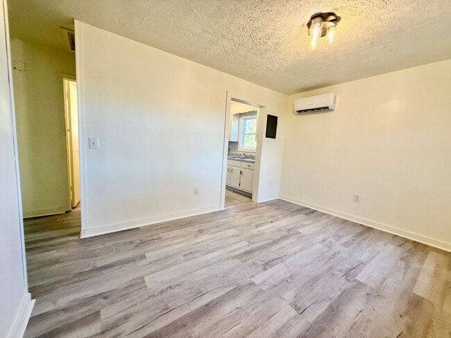 Building Photo - Updated 2-bedroom home close to Farmville