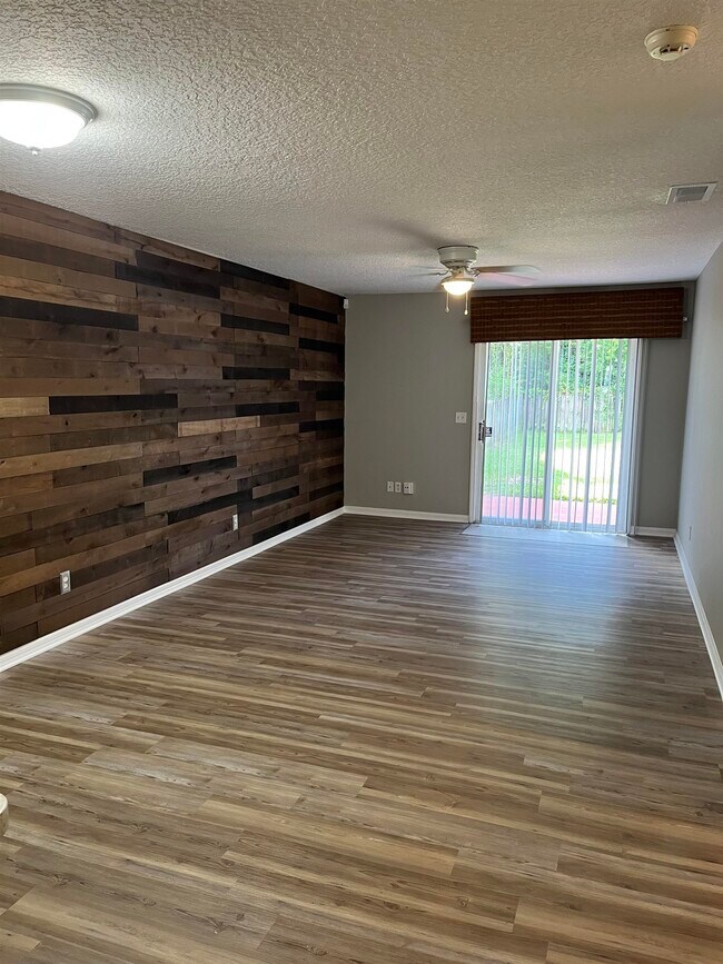 Building Photo - 107 Plantation Point Dr