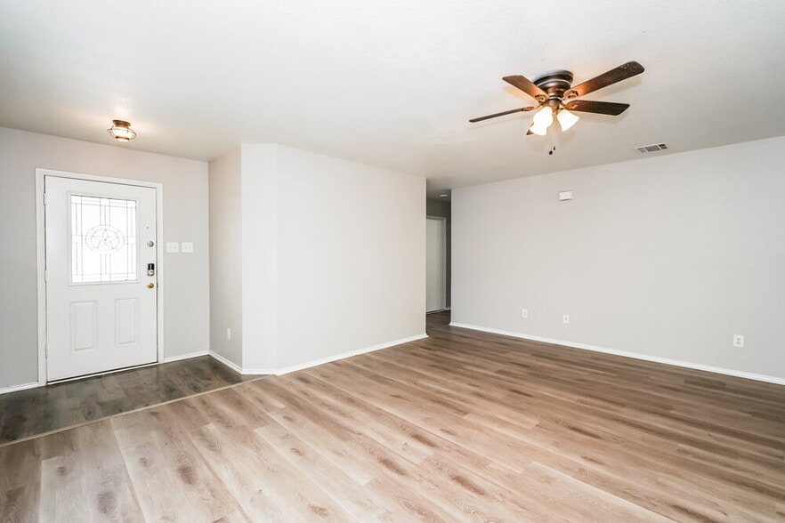 Building Photo - 8505 Shallow Creek Dr