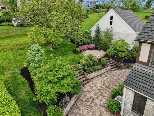 Building Photo - Charming 5 Bedroom, 3.5 Bathroom Home in M...