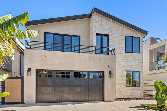 Building Photo - 207 W Avenida San Antonio