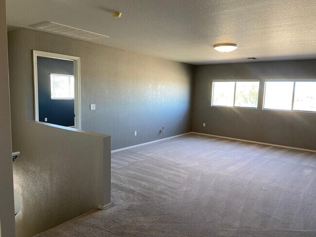 Building Photo - 1330 E Pedro Rd