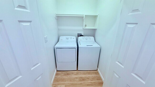 Building Photo - 7014-5914 02