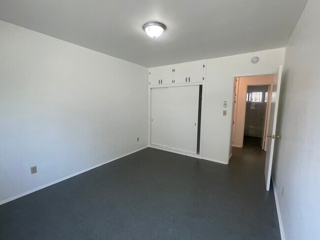 Building Photo - 1924 Workman St