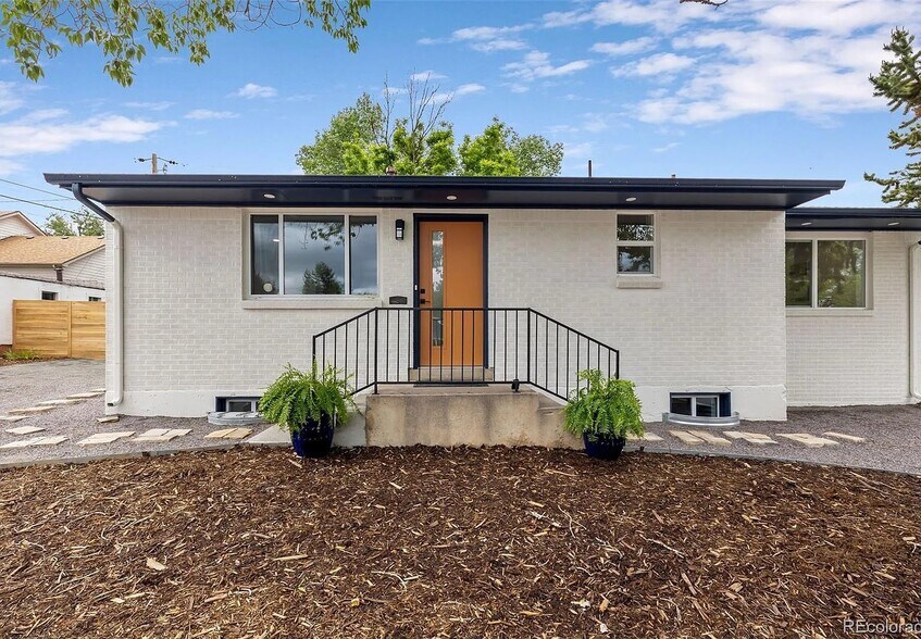 Primary Photo - 5573 S Huron St