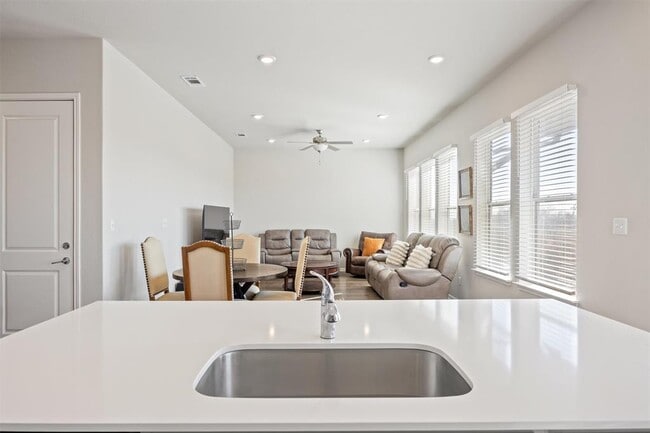 Building Photo - 1020 Vista View Dr