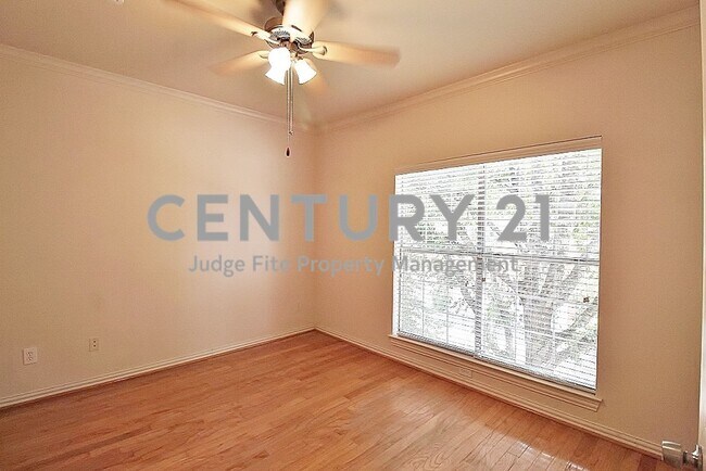 Building Photo - Wonderful 2-Story 3/2/1 Townhouse in Plano...