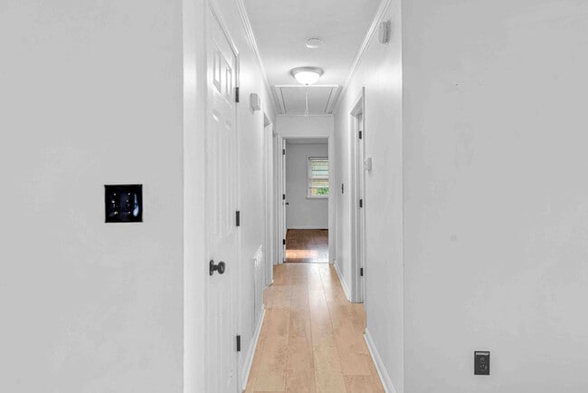 Building Photo - 203 Pineview Rd