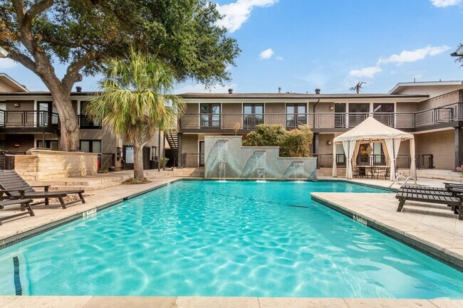 Building Photo - 10205 Regal Oaks Dr