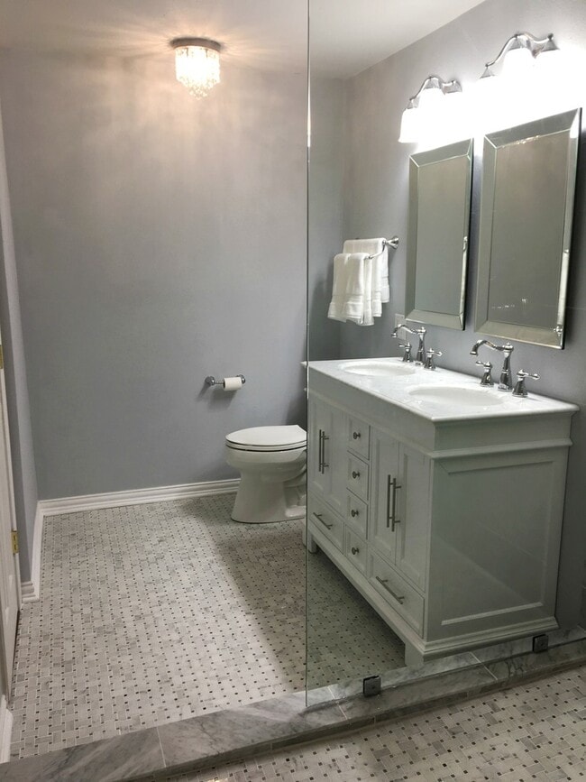 Building Photo - 776 Thora Blvd