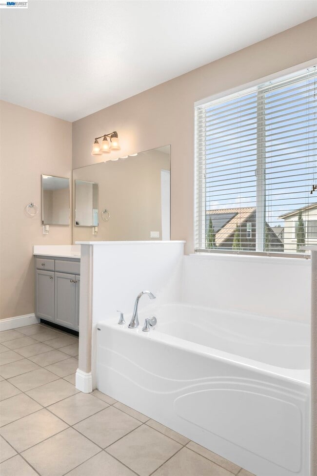 Building Photo - 967 Dainty Ave