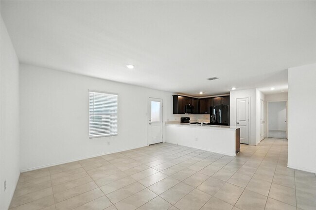 Building Photo - 208 Rubylace Dr