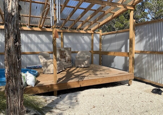 Building Photo - 755 Elmhurst Dr