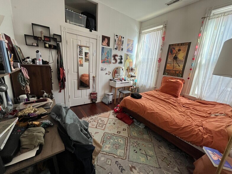 Building Photo - 1548 Tremont St