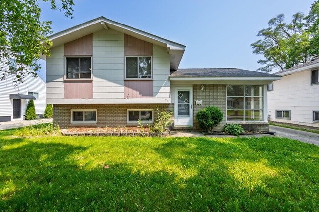 Primary Photo - 771 4th Ave