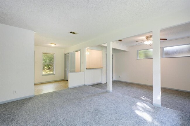 Building Photo - 4704 S Forest Dr