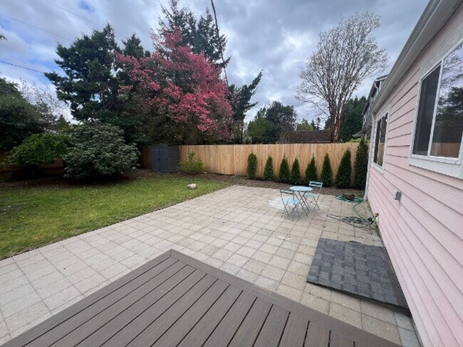 Building Photo - Charming 2 BD + Studio (Water Included)