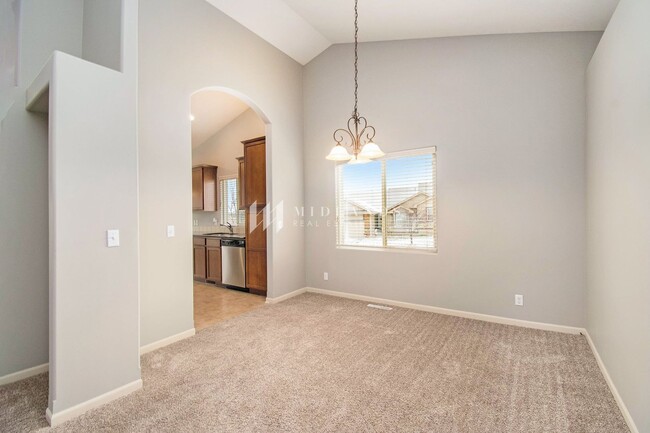 Building Photo - Ranch Townhome in Shadow View