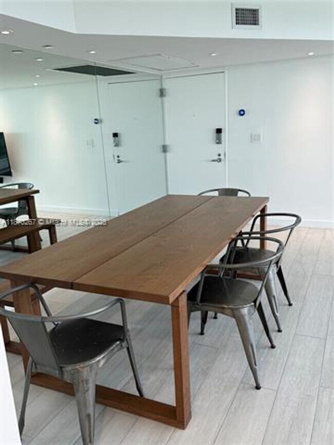 Building Photo - 5900 Collins Ave