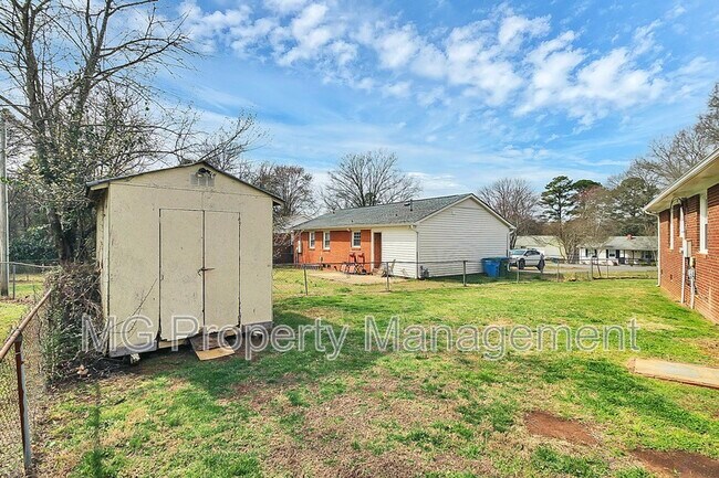 Building Photo - 243 Eden Cir