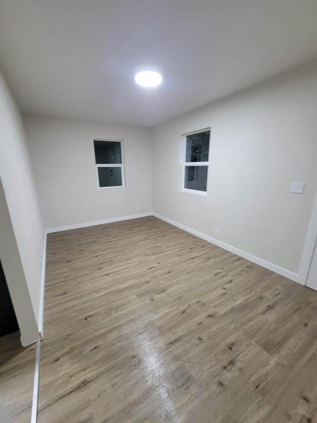 Building Photo - 1912 20th St NE