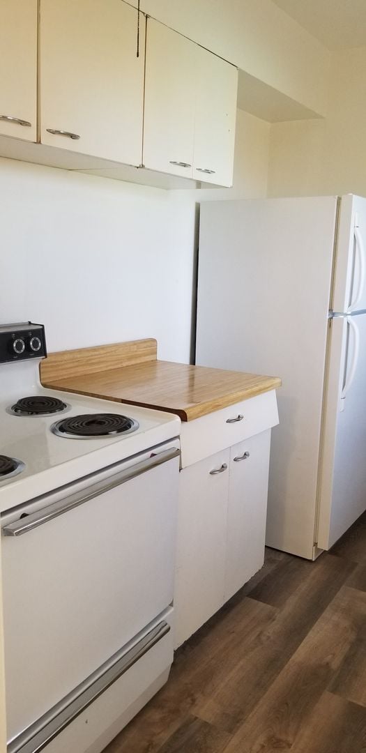 Building Photo - 1/2 OFF NOVEMBER RENT