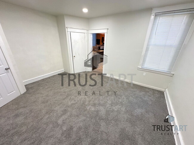 Building Photo - 805 Lindley Ave