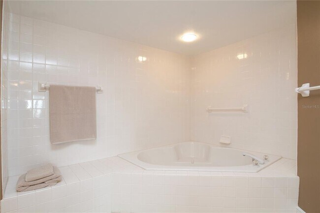 Building Photo - 8041 Sailboat Key Blvd S