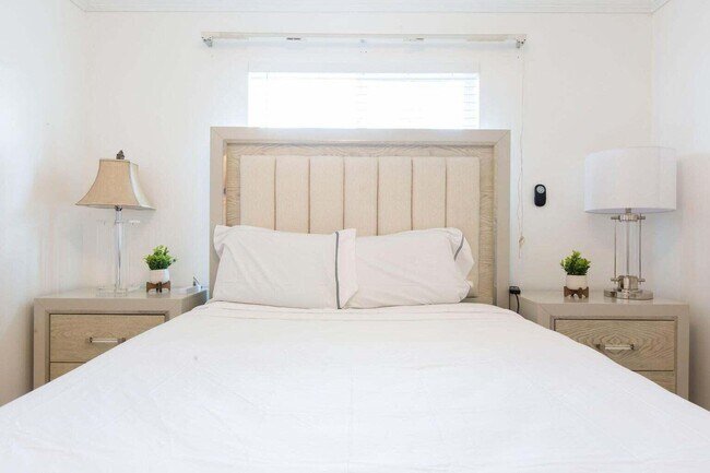 Building Photo - 343 Balsam St