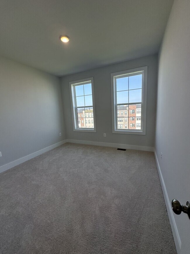 Building Photo - For Rent: Luxurious Short Pump Condo at Gateway Square - $3,200/Month.