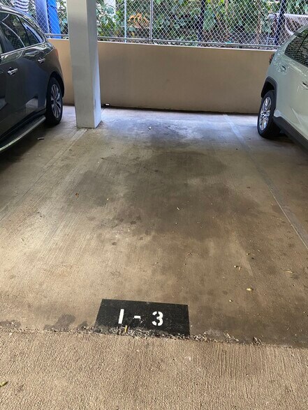 Building Photo - 411 Hobron Ln